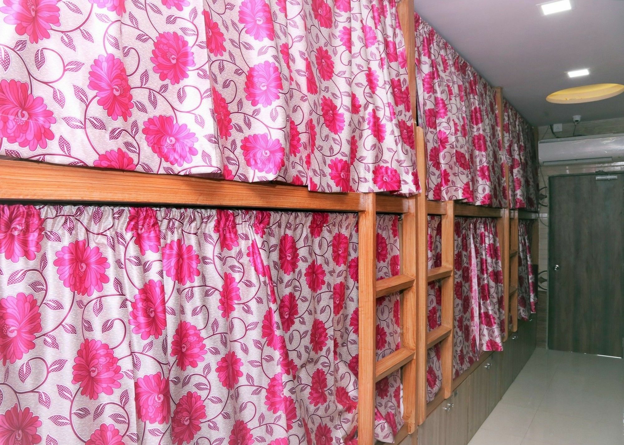 Delta Dormitory Bombaim Exterior foto