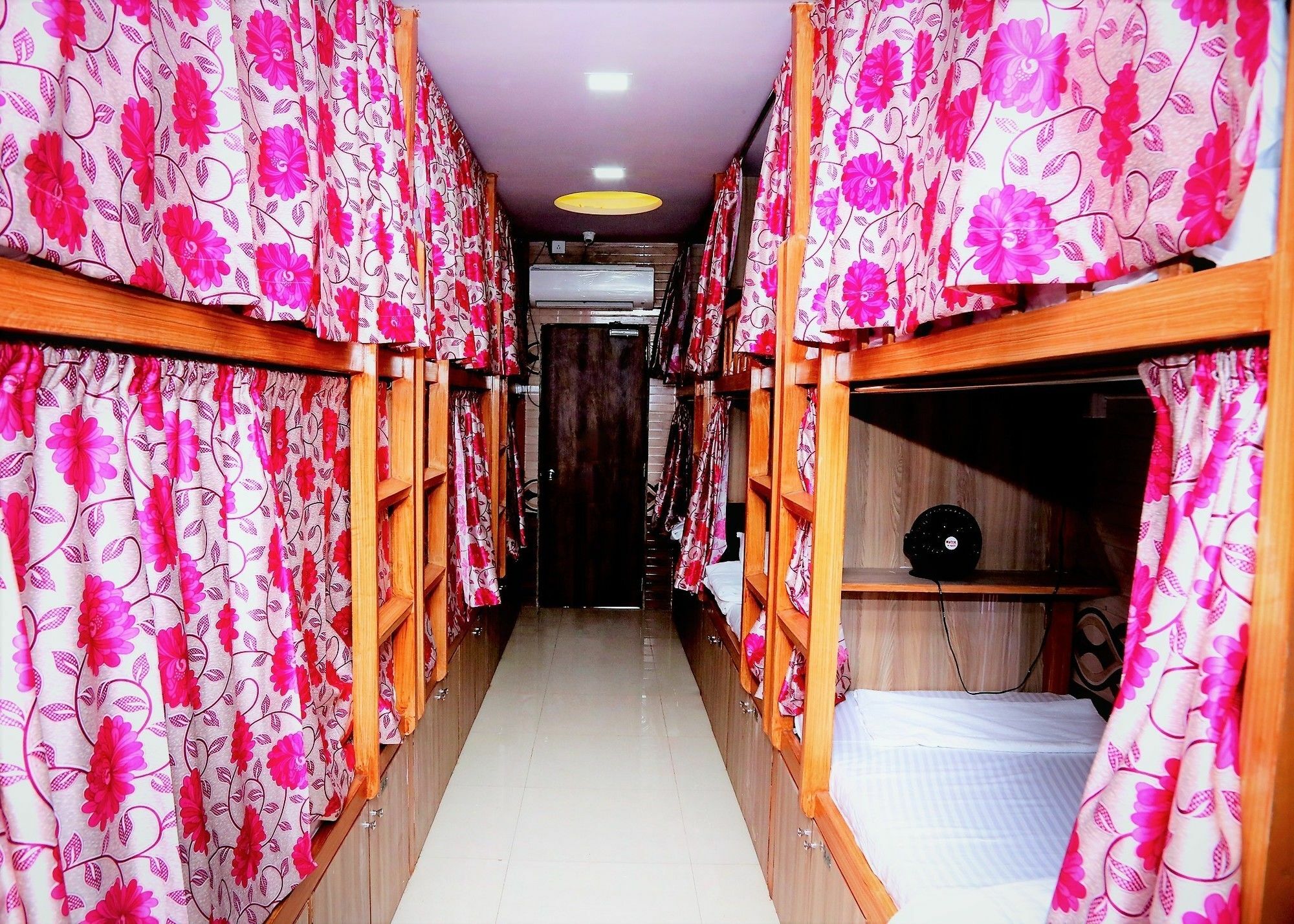 Delta Dormitory Bombaim Exterior foto